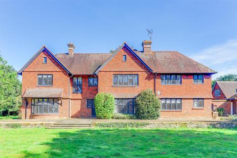 7 bedroom detached house to rent, Horseshoe Lane, Cranleigh GU6