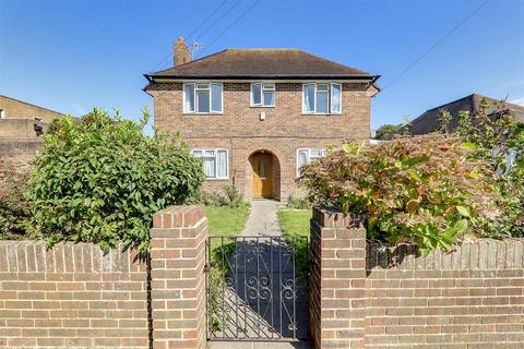 4 bedroom detached house to rent, Manor Hall Road, Southwick, BN42