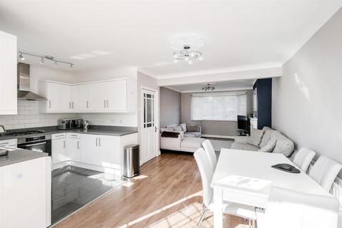 3 Leadale Avenue, London, E4 8AT