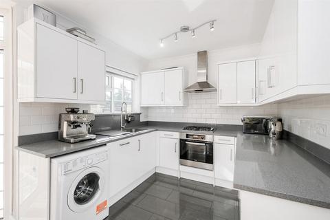 3 Leadale Avenue, London, E4 8AT