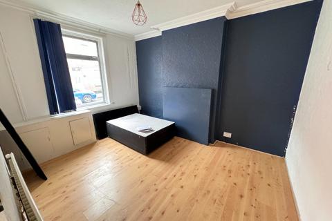 5 bedroom terraced house to rent, Cambridge Street, Luton