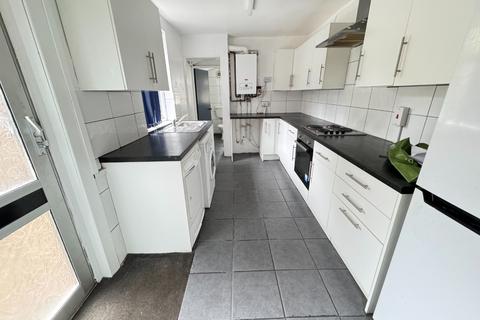 5 bedroom terraced house to rent, Cambridge Street, Luton