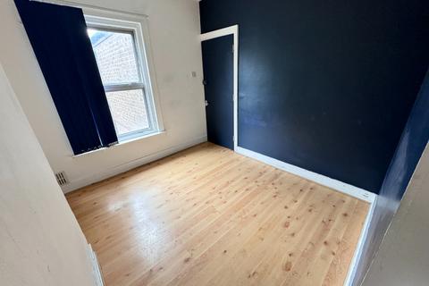 5 bedroom terraced house to rent, Cambridge Street, Luton