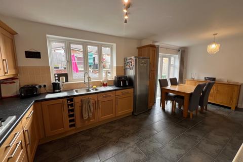 41 Cedar Wood Drive, Tonyrefail, Porth, CF39 8JB