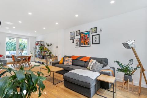 Flat 4, 10 Andre Street, London, E8 2AA