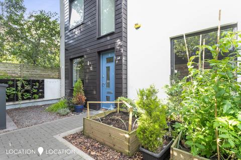 Flat 4, 10 Andre Street, London, E8 2AA
