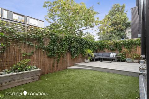 Flat 4, 10 Andre Street, London, E8 2AA