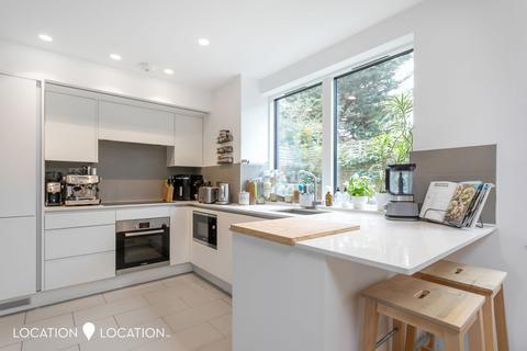 Flat 4, 10 Andre Street, London, E8 2AA