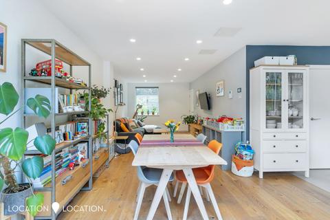 Flat 4, 10 Andre Street, London, E8 2AA