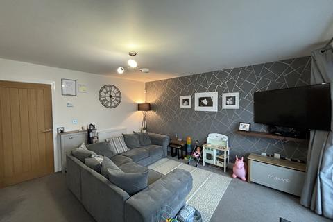 3 bedroom townhouse for sale, New Road, Denholme BD13