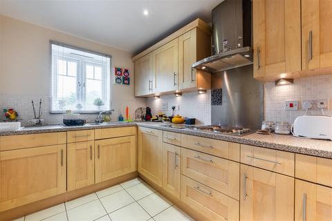 2 Bread And Meat Close, Warwick, CV34 6HF