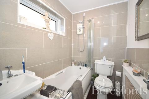 undefined, Chase Cross Road, Collier Row, RM5