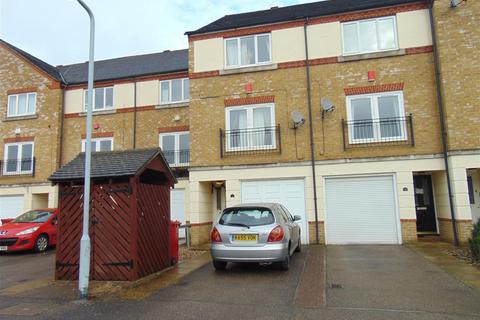 3 bedroom townhouse to rent, Hunstanton Close, Colnbrook,