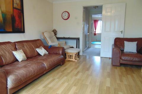 3 bedroom townhouse to rent, Hunstanton Close, Colnbrook,