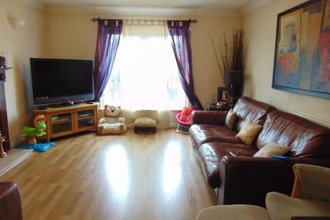 3 bedroom townhouse to rent, Hunstanton Close, Colnbrook,