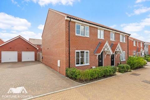 4 bedroom semi-detached house for sale, Woodlark Road, Harlow