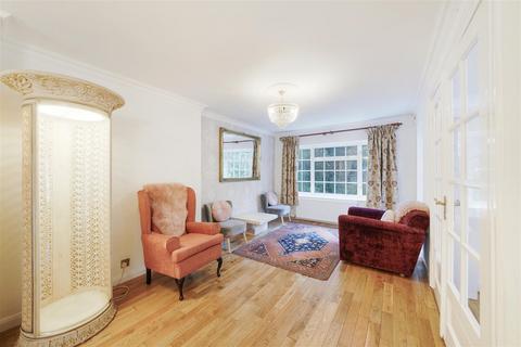 5 bedroom detached house to rent, Sudbury Hill Close, WEMBLEY