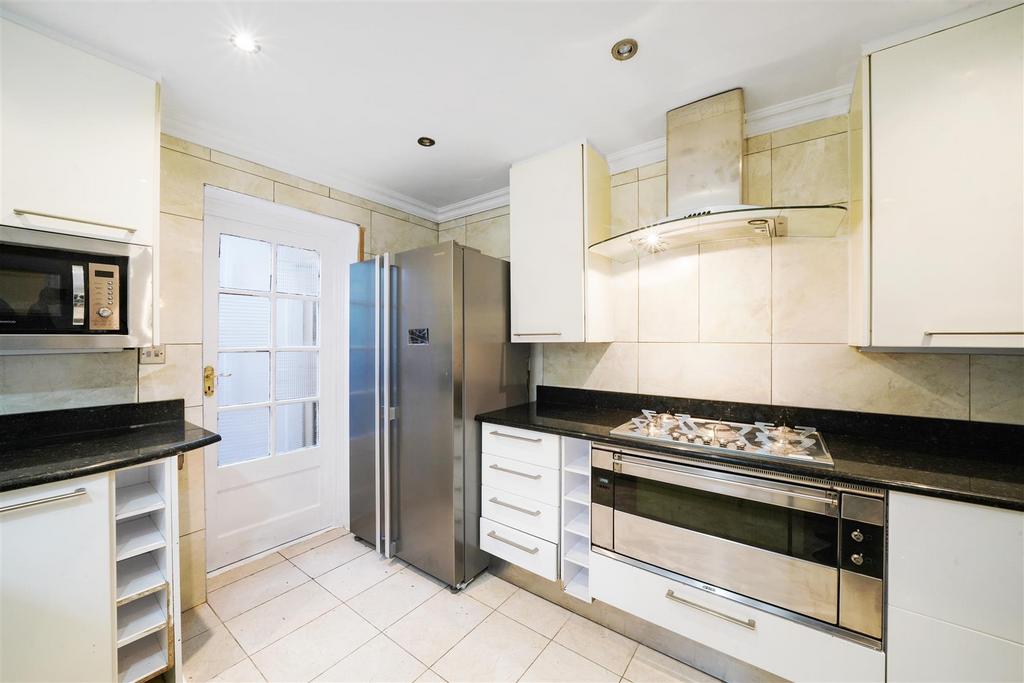 3 Sudbury Hill Close - e0h XTe Yf Ddasf3 Y5 Timc.jpg