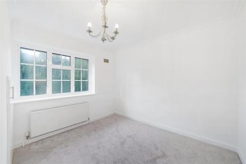 5 bedroom detached house to rent, Sudbury Hill Close, WEMBLEY