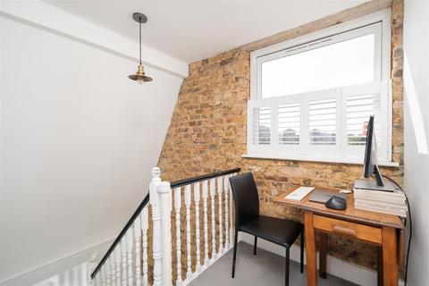 2 bedroom property for sale, Blackfords Path, London