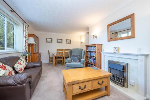 2 bedroom flat to rent, Chestnut Walk, Henley-In-Arden B95