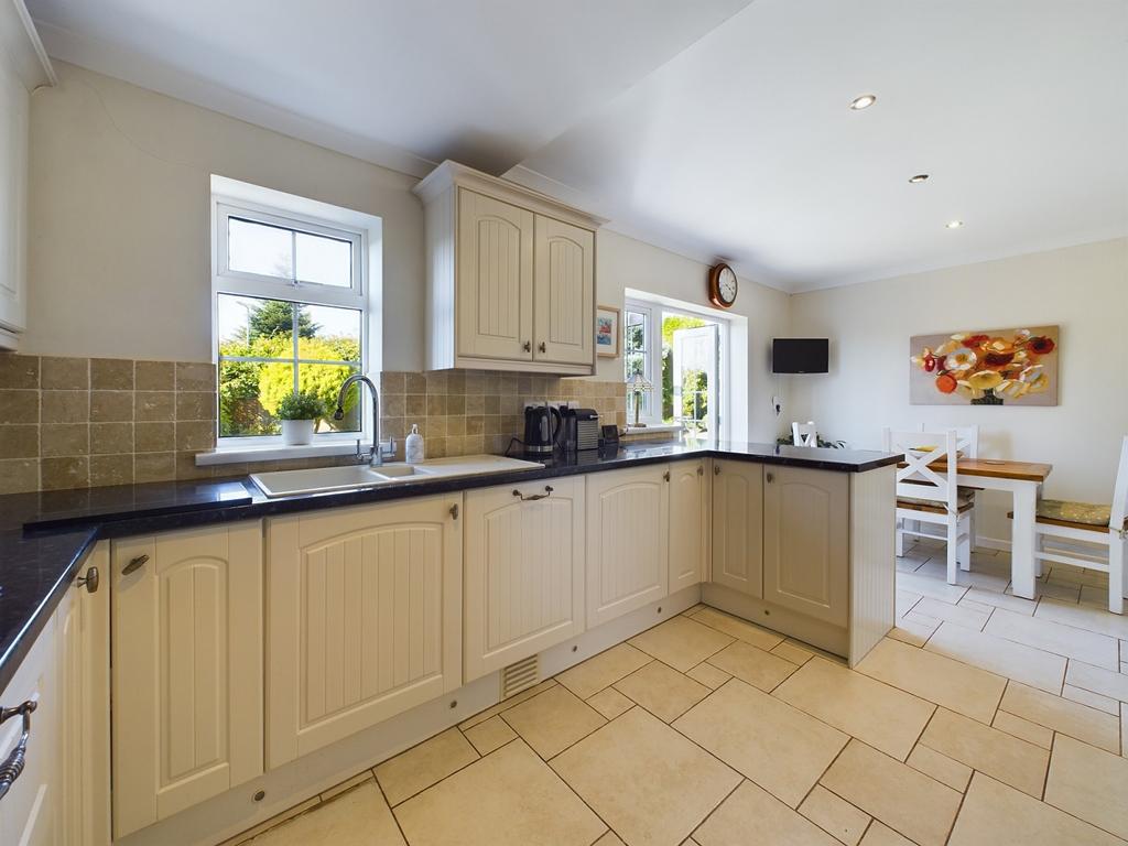 Kitchen / Breakfast Room