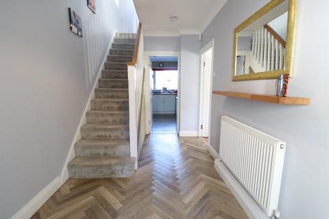 4 bedroom semi-detached house for sale, Vernon Avenue, Rayleigh, SS6