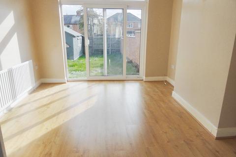 3 bedroom semi-detached house to rent, Francis Avenue, Leicester LE3