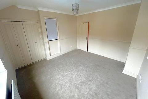 2 bedroom terraced house to rent, Alexandra Road, Addlestone KT15