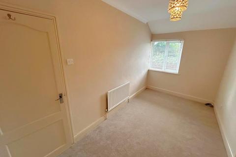 2 bedroom terraced house to rent, Alexandra Road, Addlestone KT15