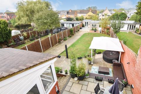 5 bedroom semi-detached house for sale, Hall Farm Road, Benfleet