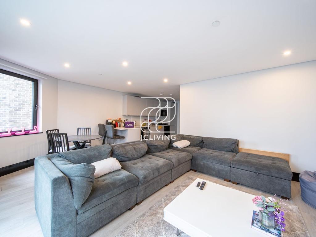 Luxury Penthouse in Aldgate East, E1