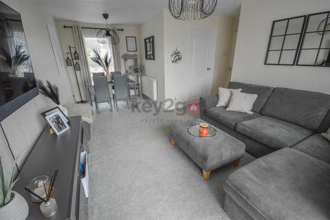 2 bedroom flat for sale, Sheffield Road, Woodhouse, Sheffield, S13