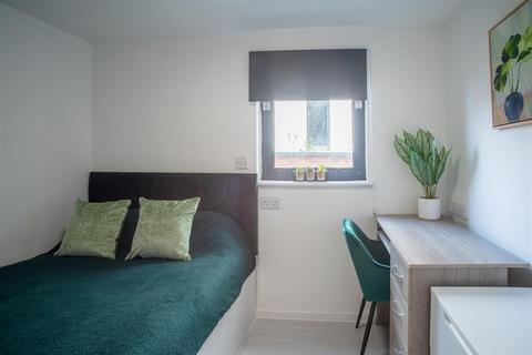 4 bedroom flat to rent, *£150pppw including bills* Derby Road, Nottingham, NG7 1LR
