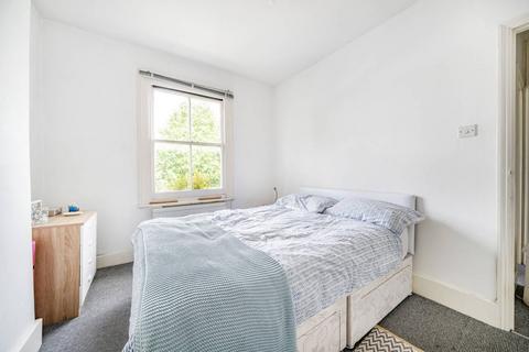 2 bedroom flat to rent, Mill Hill Road, South Acton, London, W3