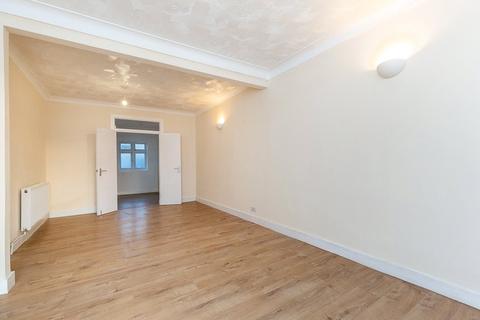 4 bedroom terraced house to rent, Hanson Gardens, Southall, London, UB1