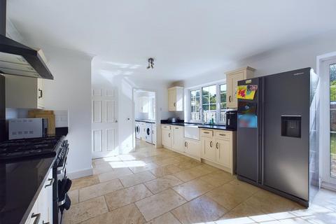 4 bedroom detached house for sale, Pampisford Road, South Croydon CR2