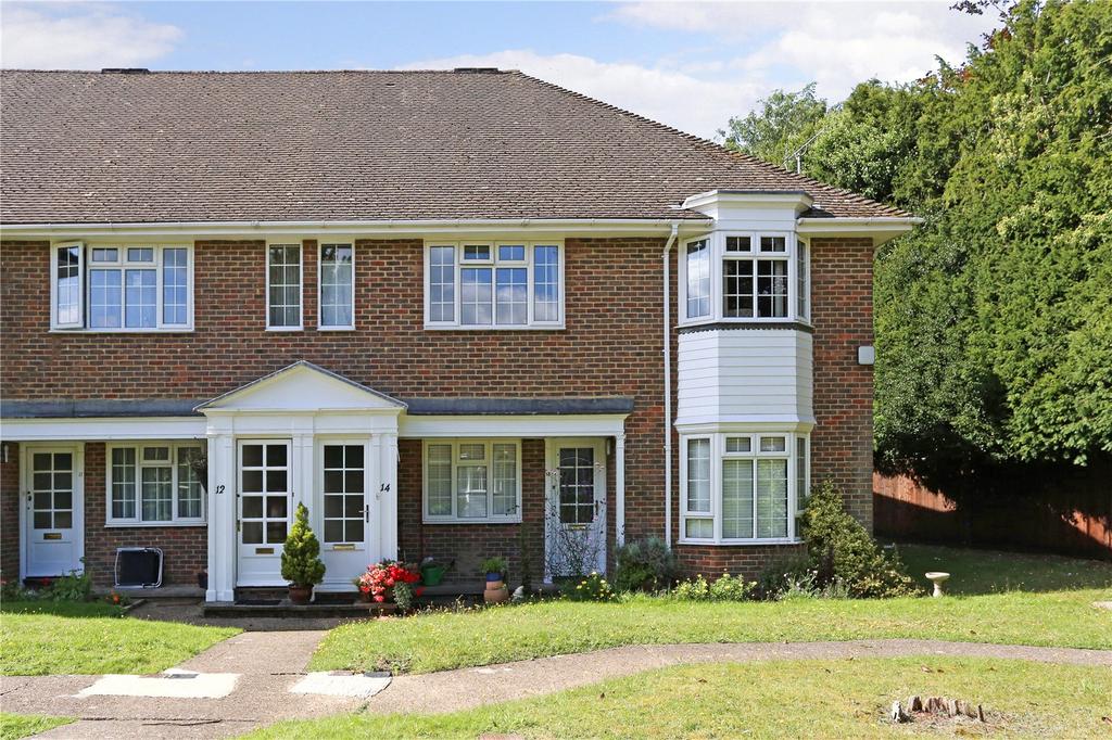 Firgrove Court, Farnham, Surrey, GU9 2 bed apartment for sale £335,000