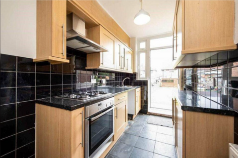 5 bedroom terraced house to rent, Atlas Road, London E13