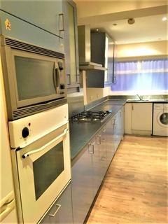 4 bedroom terraced house to rent, Kitchener Road, E7 8JL