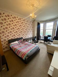 3 bedroom flat to rent, Dalkeith Road , Edinburgh, EH7 5PX