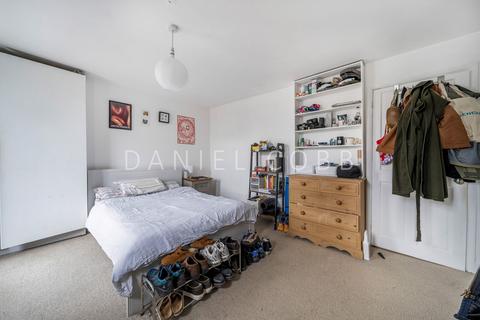 2 bedroom flat for sale, Carter Street, London, SE17