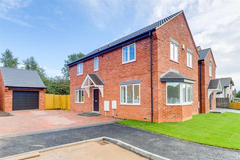 4 bedroom detached house for sale, Meadow Croft Gardens, Hucknall NG15