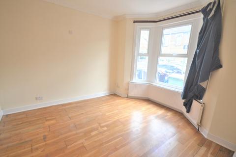 3 bedroom terraced house to rent, Ashley Road, E7 8PE