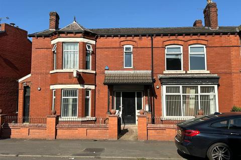 Terraced house to rent, Droylsden Road, Manchester