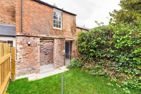 2 bedroom flat to rent, Cowl Street, Evesham WR11