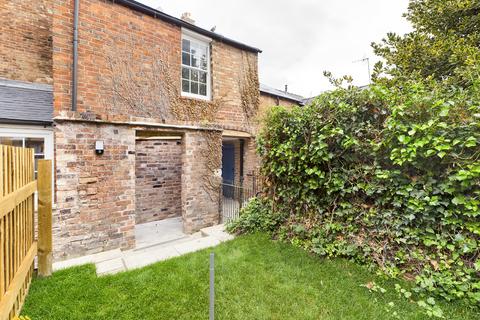 2 bedroom maisonette to rent, Cowl Street, Evesham WR11