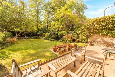 3 bedroom flat for sale, Belsize Park Gardens, London, NW3