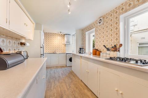 3 bedroom flat for sale, Belsize Park Gardens, London, NW3