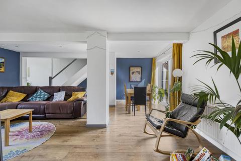 68 Barton Road, Comberton, Cambridge, CB23 7BP